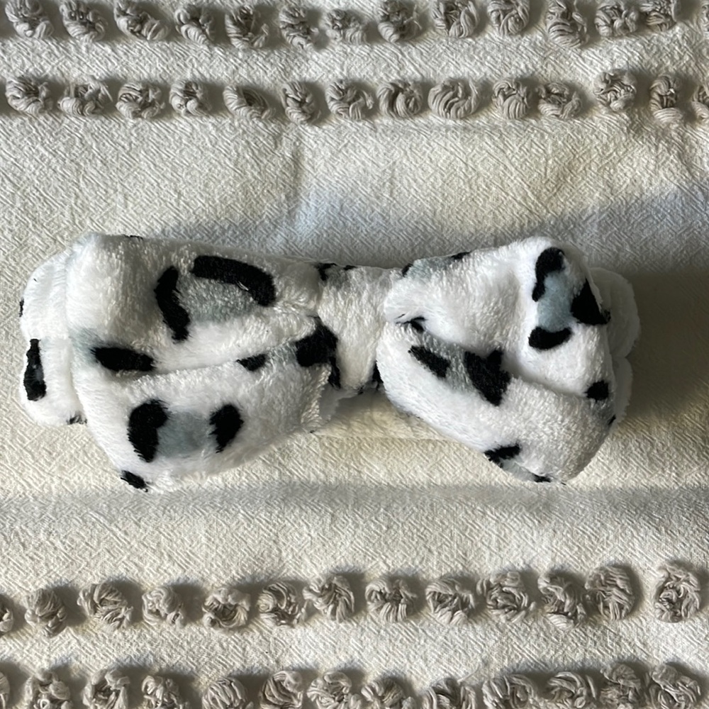 NWOT Snow Leopard Print Hairband w Bow for Ready Routine
